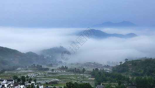 觉巴山云雾缭绕乡村田园背景
