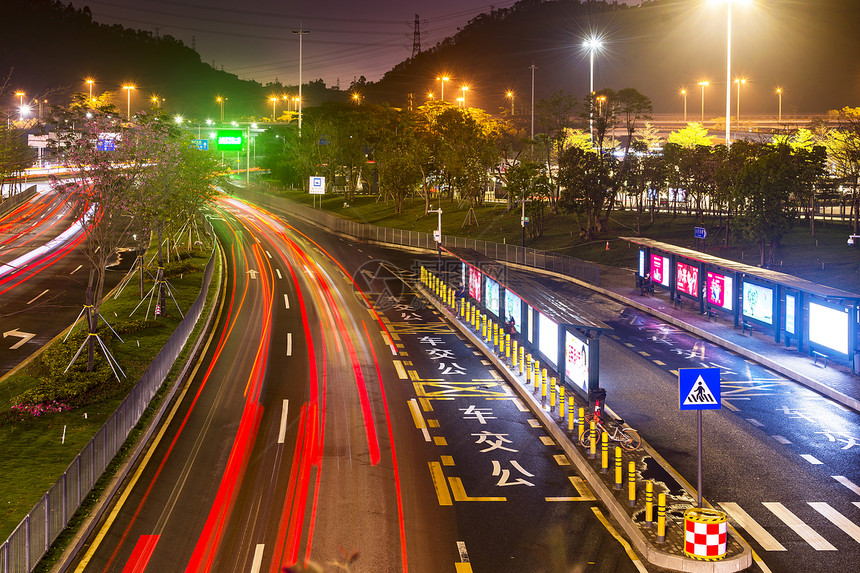 夜间城市道路背景图片