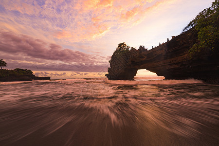 印尼海神庙海景背景图片