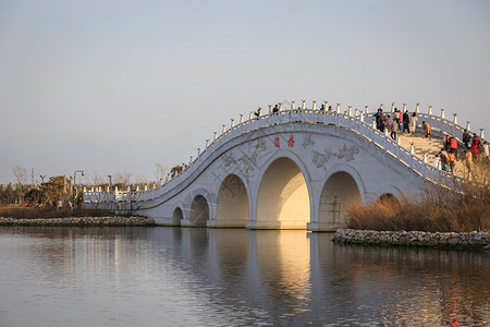 西安昆明池遗址公园鹊桥背景图片