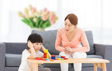 沮丧的女人叛逆小孩设计图片