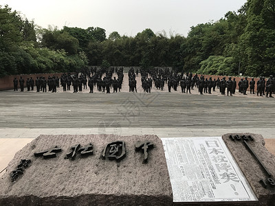 致敬一线英雄建川博物馆里抗战英雄纪念群像广场背景