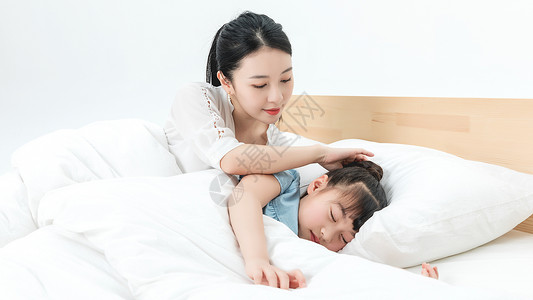 青年母女睡眠图片