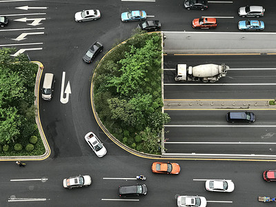 俯拍深圳道路上的汽车背景图片