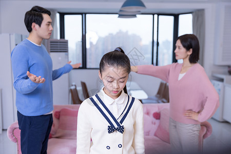 父母矛盾父母在孩子面前吵架背景