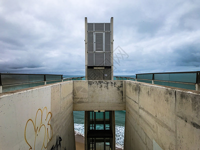葡萄牙阿尔布费拉海边电梯高清图片
