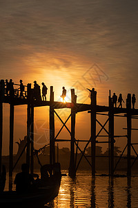 缅甸乌本桥日落图片