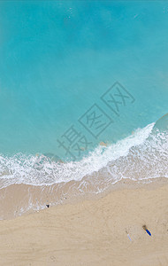 八月繁体字户外旅游手机壁纸梦想海滩背景