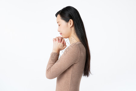 女性祈祷许愿图片