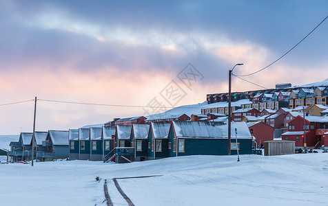 北极城市朗伊尔城冬季城市雪景背景图片