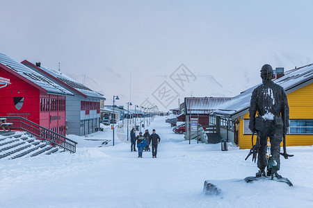 北极城市朗伊尔城冬季城市雪景背景图片