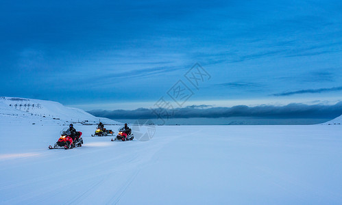 冰原北极户外雪地摩托探险背景