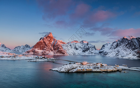挪威罗弗敦群岛hamony渔村日出风光背景图片