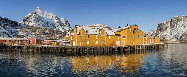 挪威著名旅游胜地罗弗敦群岛渔村彩色房子图片