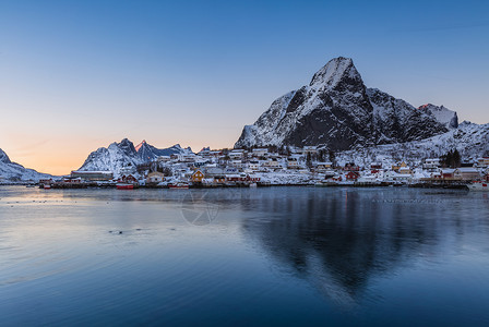 纳雷峡湾挪威北极圈罗弗敦群岛雷纳渔村日落夜景背景