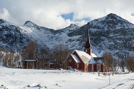 挪威罗弗敦群岛上的孤独教堂图片