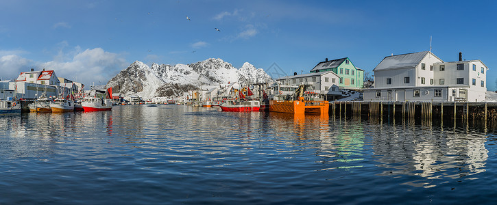 挪威渔船挪威罗弗敦群岛世界文化遗产Nusfjord渔村背景
