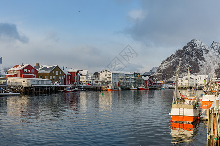 挪威渔船挪威罗弗敦群岛世界文化遗产Nusfjord渔村背景