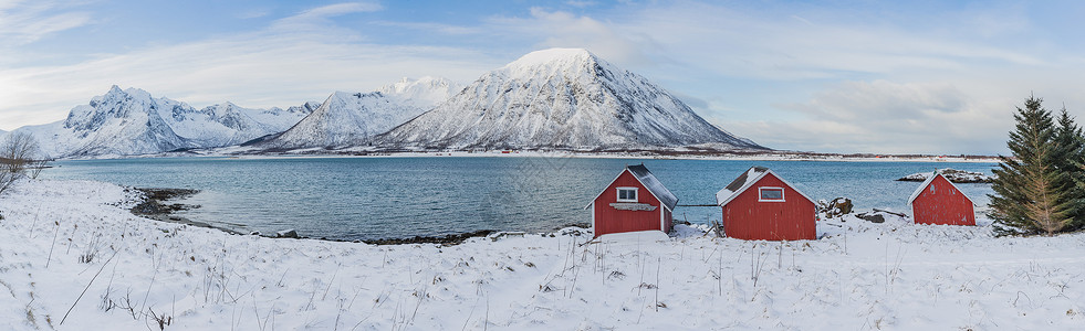 北欧雪花边框挪威峡湾冬季海边的红房子背景