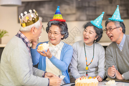 老年人蛋糕老年生日派对庆祝背景