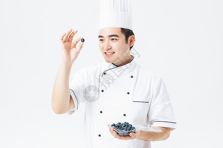 厨师拿着蓝莓图片
