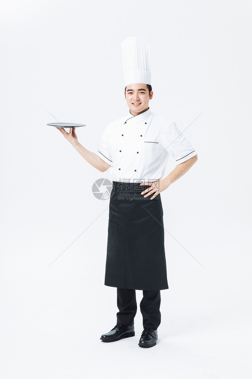 厨师拿着托盘图片