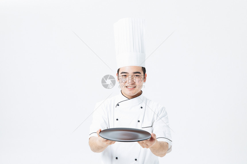 厨师拿着托盘图片