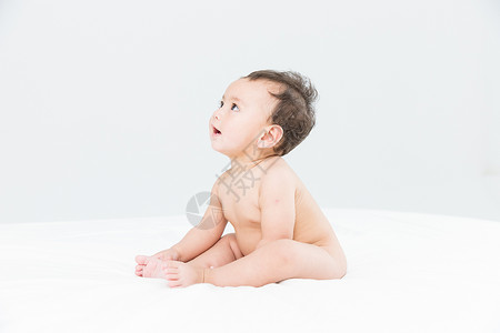 外国婴儿坐立人物素材高清图片