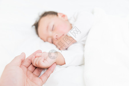 婴儿睡觉手特写背景图片