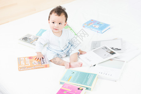 外国书籍素材婴儿和书籍背景