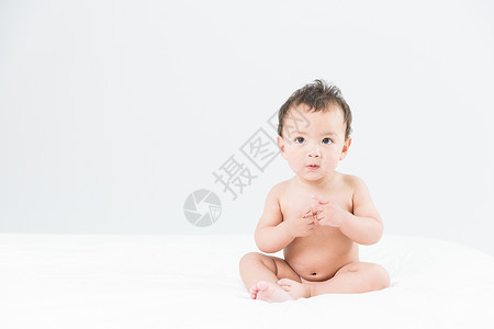 婴儿坐立背景图片