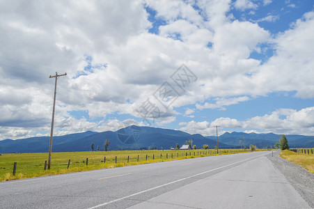 美国西部道路背景图片