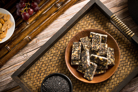 中式传统小吃黑芝麻花生糖高清图片