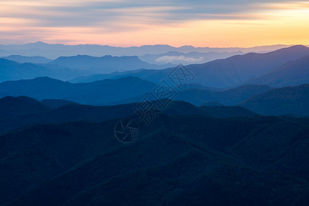 山脉背景图片