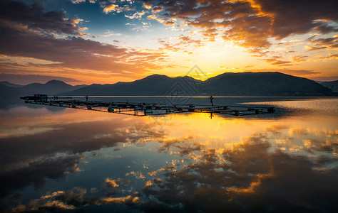 鸭绿江码头山脉河流火烧云背景