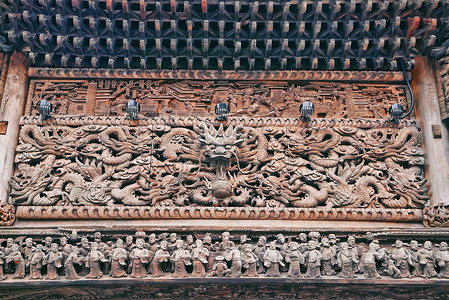 重彩中式图腾屋檐下的传统木雕艺术背景