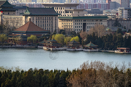 北京北海公园的五龙亭高清图片