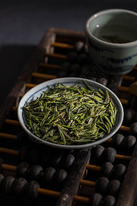 明前绿茶青叶甘露雀舌茶古风背景