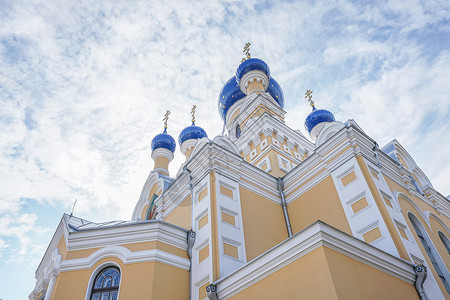 白圆葱白俄罗斯布列斯特东正教教堂背景