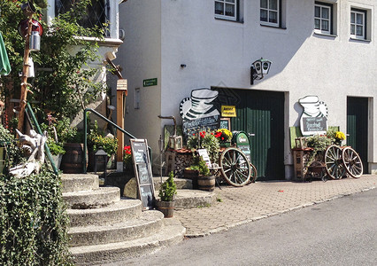装饰轮毂欧洲小镇街头的花艺和装饰背景