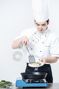 厨师放食材模特入锅高清图片