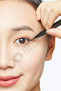 女性化妆眼线特写背景图片