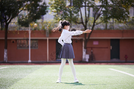 小学生做体操图片