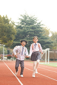 小学生奔跑图片