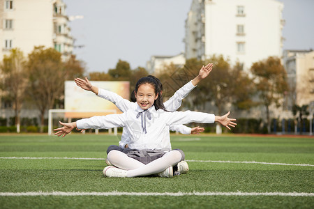 小学生操场活动图片