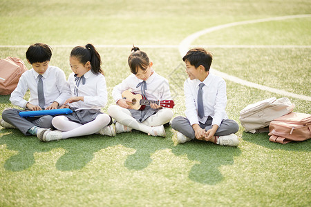 小学生操场活动背景图片