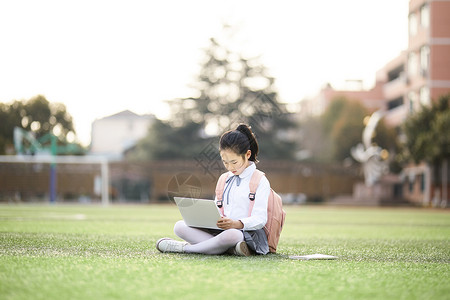 小学生操场活动背景图片