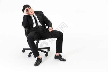 商务男性坐在椅子上图片