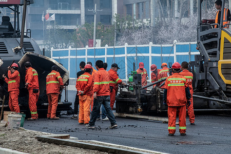 修路工人城市修路高清图片