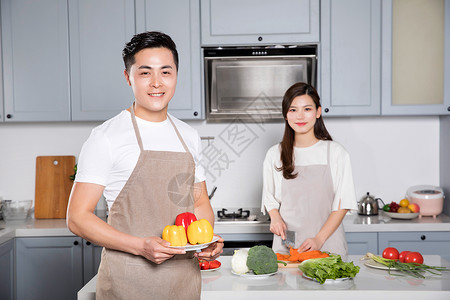 情侣居家做饭图片